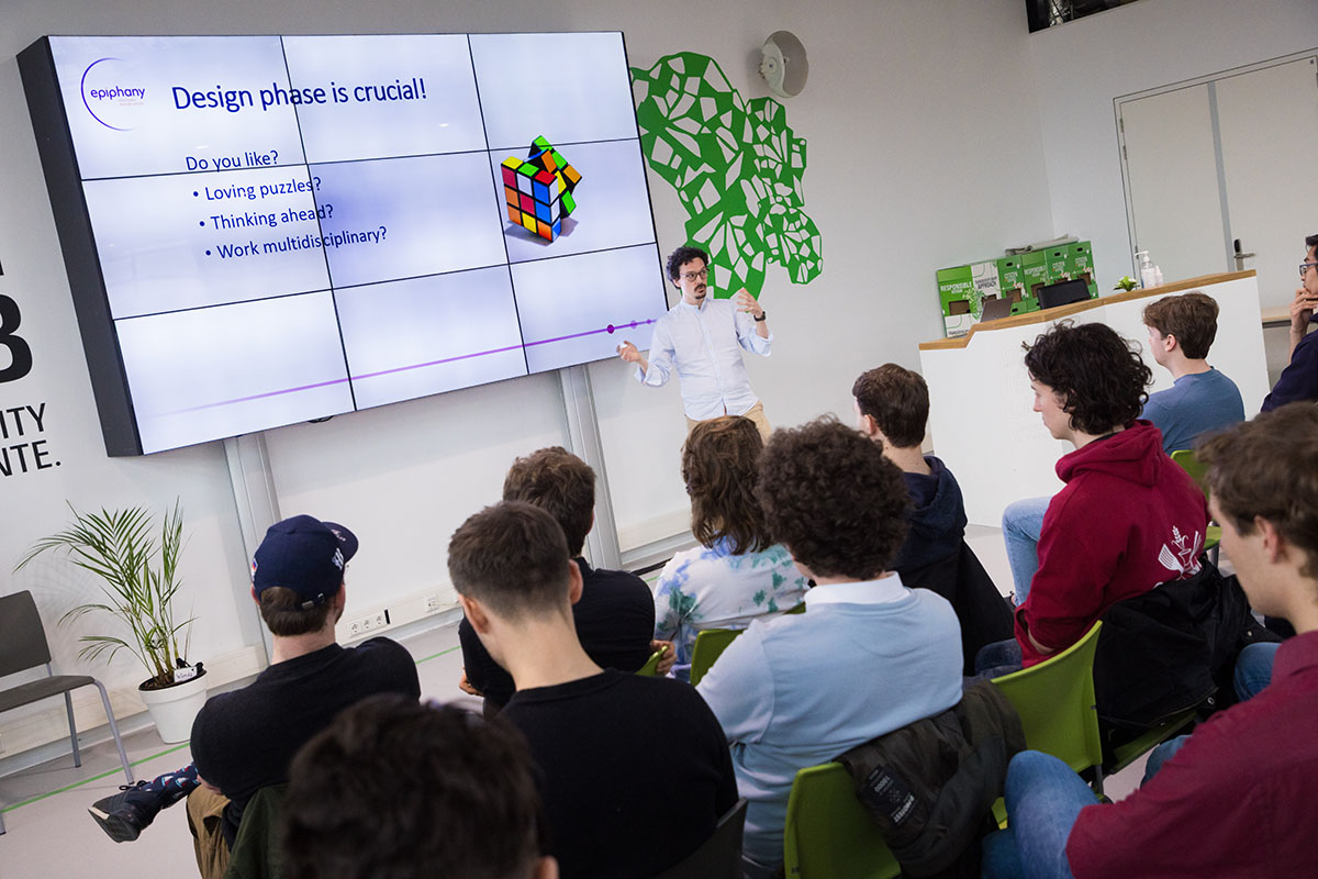 PHIX_Photonics's tweet image. Explore #internships and #careers in integrated #photonics at the KIVI Career Day on Nov 27 at @DesignLabUT! Meet leading #Twente companies, see demos &amp;amp; talks, and connect across the full photonics ecosystem. 

➤ Free registration: kivi.nl/communities/st…

#engineeringjobs