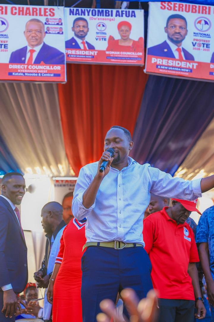 AMufumbiro's tweet image. They can lock the body behind bars, but they can never imprison our souls.  
Our spirits are free.  
Our will is unbreakable.  
Keep rising, the #ProtestVoteUg terrifies them. 
#FreeAllPoliticalPrisonersUg