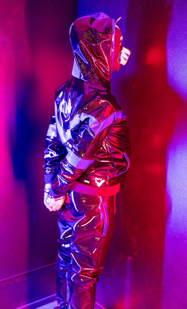 Santa is coming soon. Look! IMMA GOOD BOY!

📸 <a href="/twiitityy/">Kahleet</a>

#gaypuppy #gaypup #pvctracksuit #kinkylocked #cufflinks