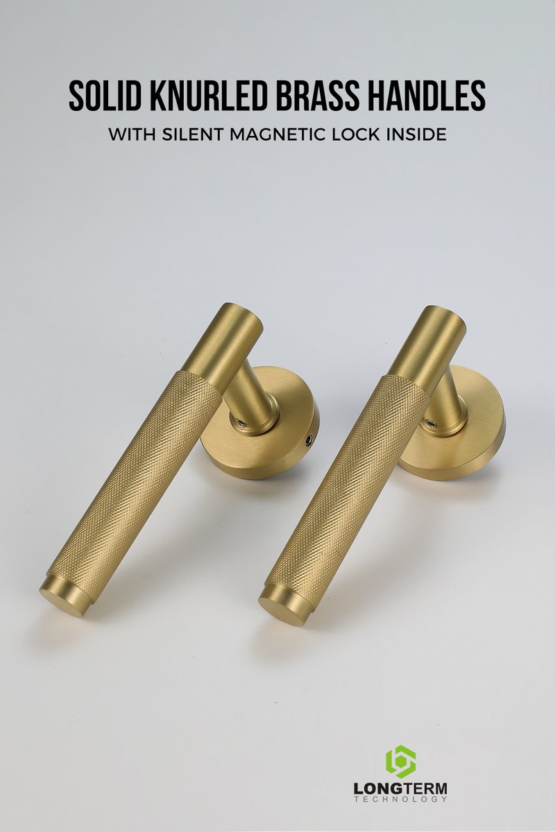 KallyYe's tweet image. This door handle is hiding something. 🤫  

Its secret? A silent magnetic lock that banishes loud slams. All you see is the elegant, knurled brass.  

A quiet revolution for your home.  
#HomeHack #SilentTech #InteriorDesign