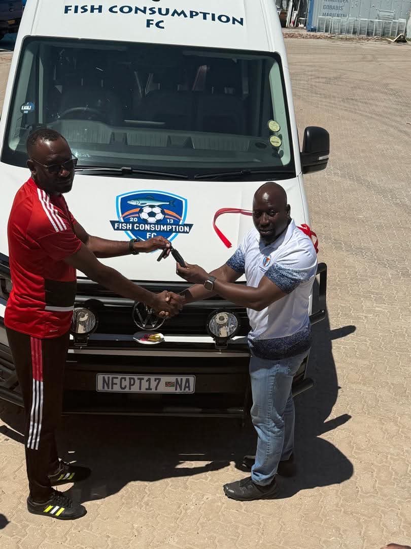 FootyNamibia's tweet photo. 🚨𝐅𝐈𝐒𝐇 𝐂𝐎𝐍𝐒𝐔𝐌𝐏𝐓𝐈𝐎𝐍 𝐅𝐂 𝐑𝐄𝐂𝐄𝐈𝐕𝐄𝐒 𝐍𝐄𝐖 𝐁𝐔𝐒! 🎣
Fish Consumption FC, playing in the Oshana Second Division, has received a new bus from the Namibia Fish Consumption Promotion Trust.
#FishConsumption #Namibia https://t.co/Bt6CNhuuZ8