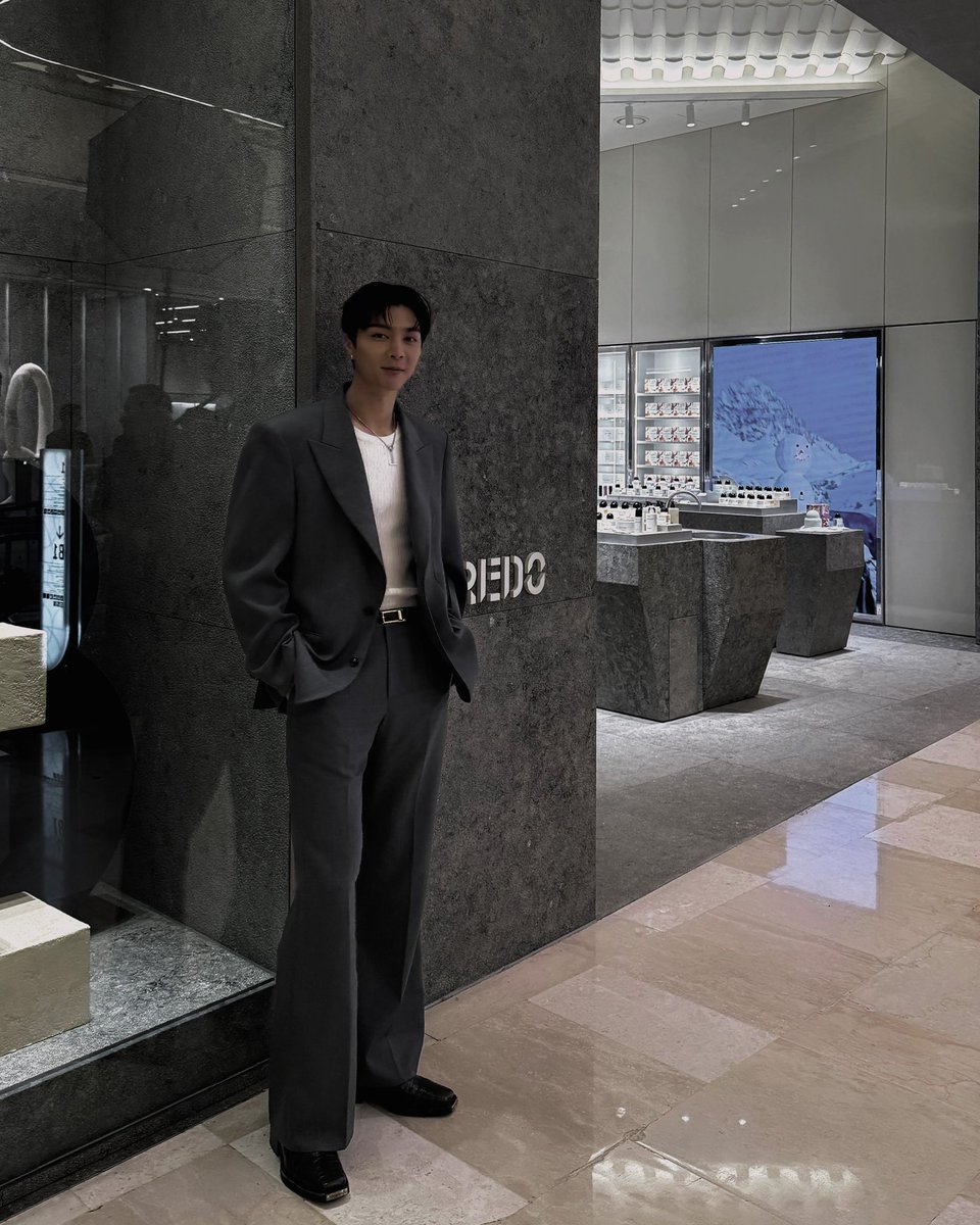 johnnyeyyo's tweet image. Silahkan kak perfume nya