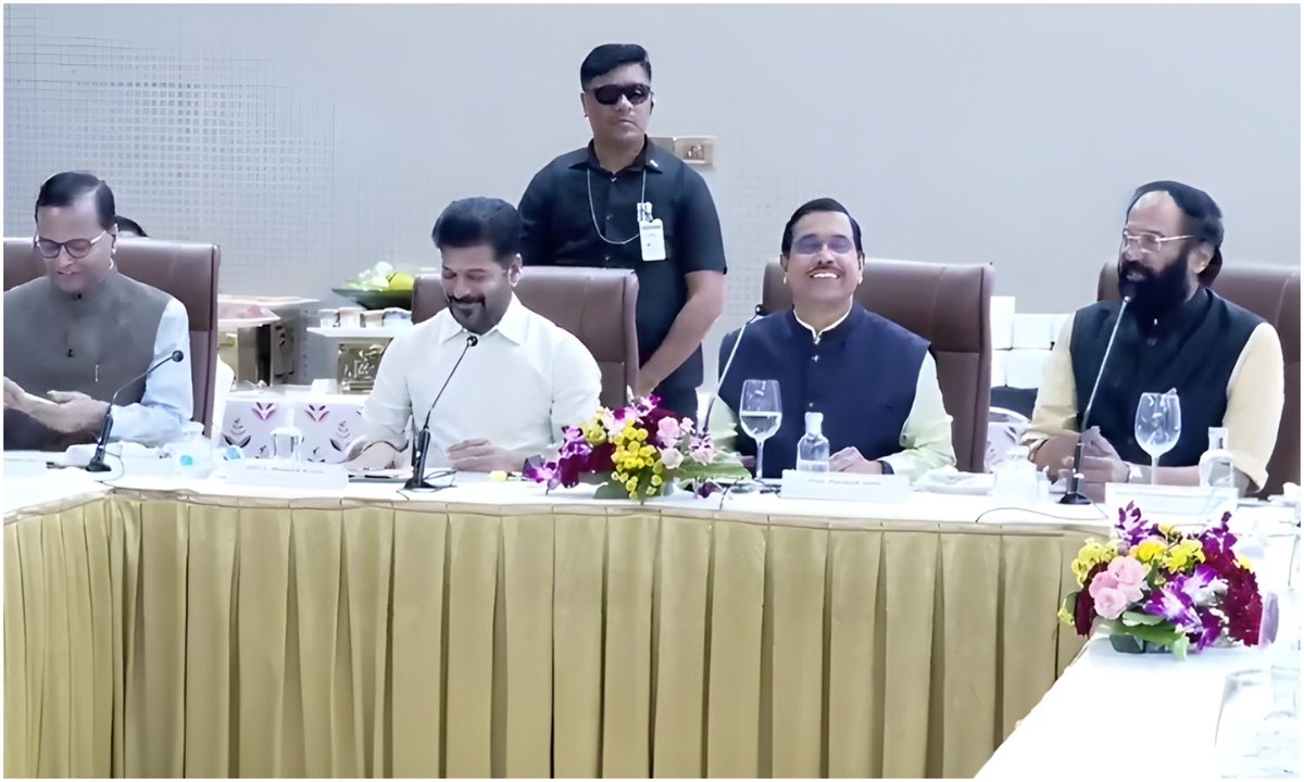 Charminar_News's tweet image. وزیراعلیٰ اے ریونت ریڈی کی یونین وزیر پرہلاد جوشی سے اہم ملاقات، فائن رائس ماڈل کو ملک بھر میں اپنانے کی سفارش۔

charminarnews.in/revanth-reddy-…

#Hyderabad #FineRice #WelfareReform