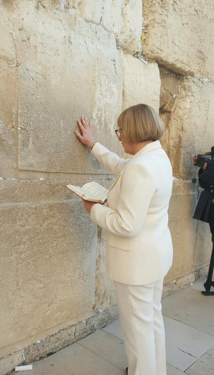 The DA doesn’t give a damn about actual Kaapenaars or real Cape culture. They’re 100% owned by their Israeli dual-national Sea Point donors. 

That’s why they keep flooding the Cape with endless cheap Black labour to smash local wages, only building luxury towers that price local