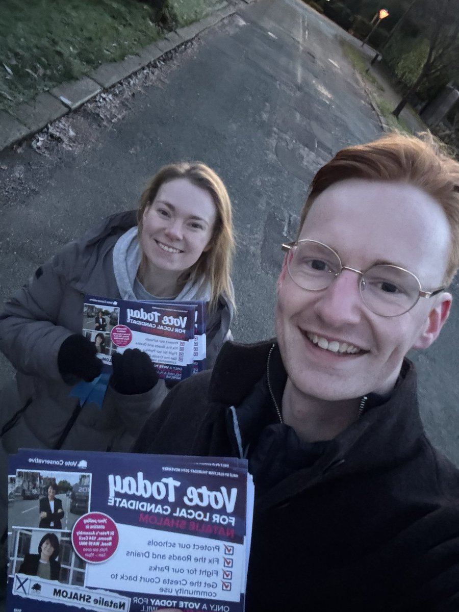 6am start in #Hale by election this morning with my dawn raid buddy <a href="/lhancock4bowdon/">Cllr Lisa Hancock</a> 💙🌅