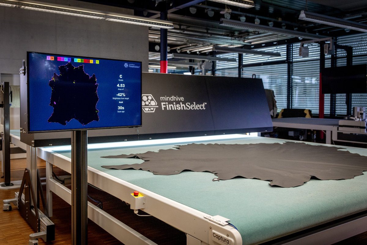 ZundCutter's tweet image. 0.17 mm accuracy. Up to 1.920 hides/shift. That’s the standard with Dectura. Ready to bring precision + scale to leather production?
🚩 bit.ly/47RrgIS 
#Automation #LeatherProcessing #zundcutter #decturaworkflow