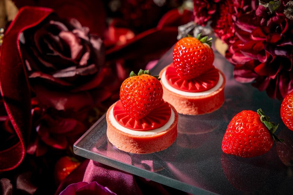 fashionpressnet's tweet image. コンラッド東京”甘美な苺”主役のアフタヌーンティー、丸ごと苺のせタルト＆ベリームース - fashion-press.net/news/140455