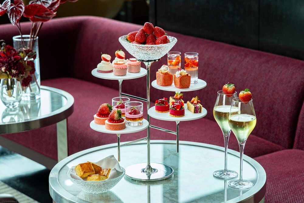 fashionpressnet's tweet image. コンラッド東京”甘美な苺”主役のアフタヌーンティー、丸ごと苺のせタルト＆ベリームース - fashion-press.net/news/140455