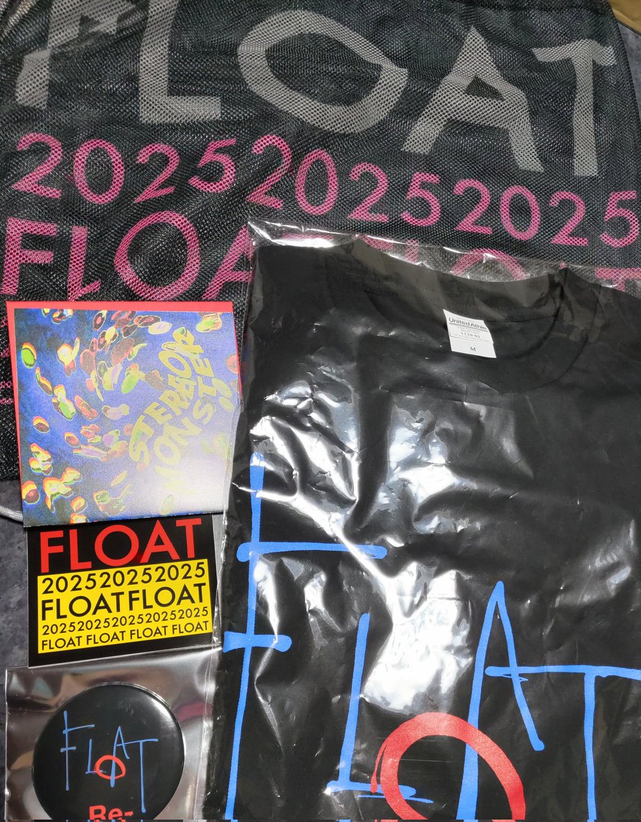 sumilove2008's tweet image. FLOAT　黒セット届いた🌠
同時に友達からCali≠galiセット🌠
なんと！運命的な同時到着❇️

29年の時を超えて「この曲はこんな歌詞だったのか!!大好き!!」と感動する私😂あの頃はLIVEでしか聴けなかったから〜歌詞聴き取れなかったの〜💦

…泣ける🌠🌠🌠
#FLOAT　#GOATBED　#石井秀仁