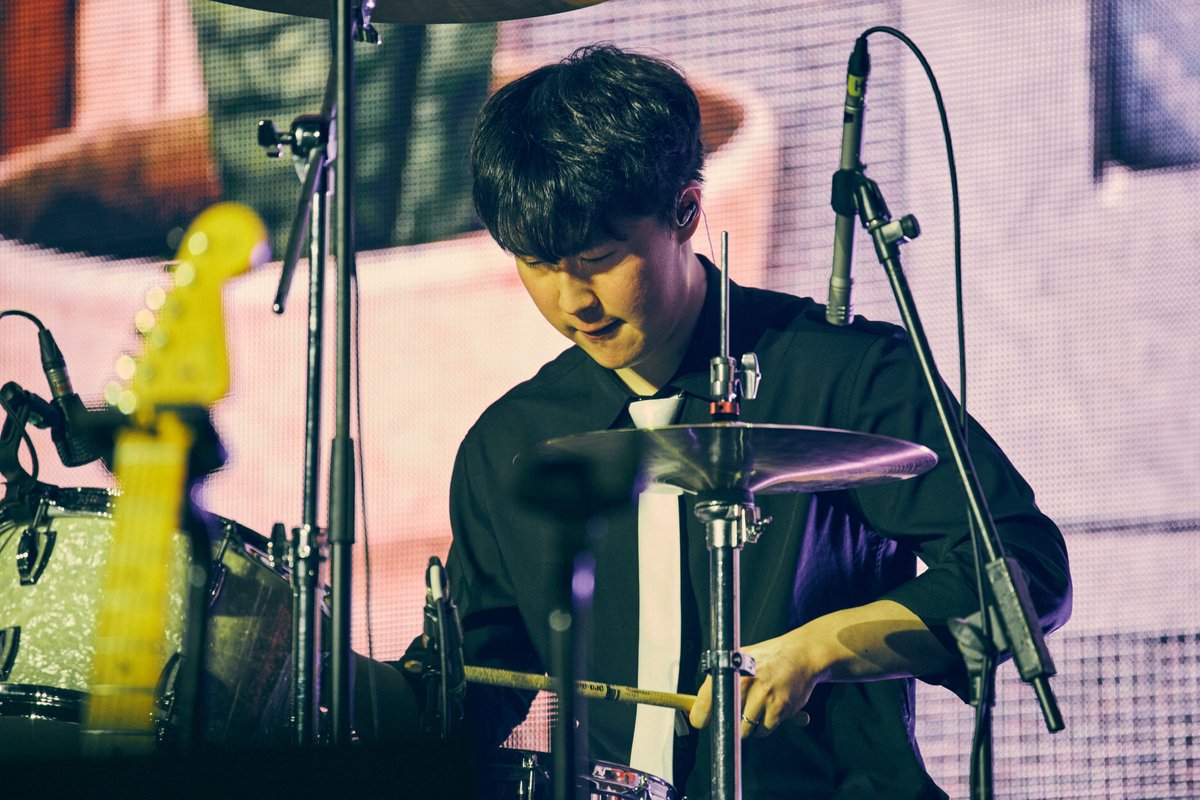 WONDERLIVET's tweet image. 📸 Official Photo • Setlist

#OYSTERS #오이스터즈

1 끼
2 연주곡
3 월화수목금토일
ᴍᴇɴᴛ
4 그때가 좋았어
ᴍᴇɴᴛ
5 빡빡이
6 퍽이나
ᴍᴇɴᴛ
7 소금상사
ᴍᴇɴᴛ
8 Fat Pig
9 생긴 것도 없어
10 Y.M.H
11 YEAH

- - - - - - - - - - - - - - - - - - - - - - - -

WONDERLIVET 2025 ·