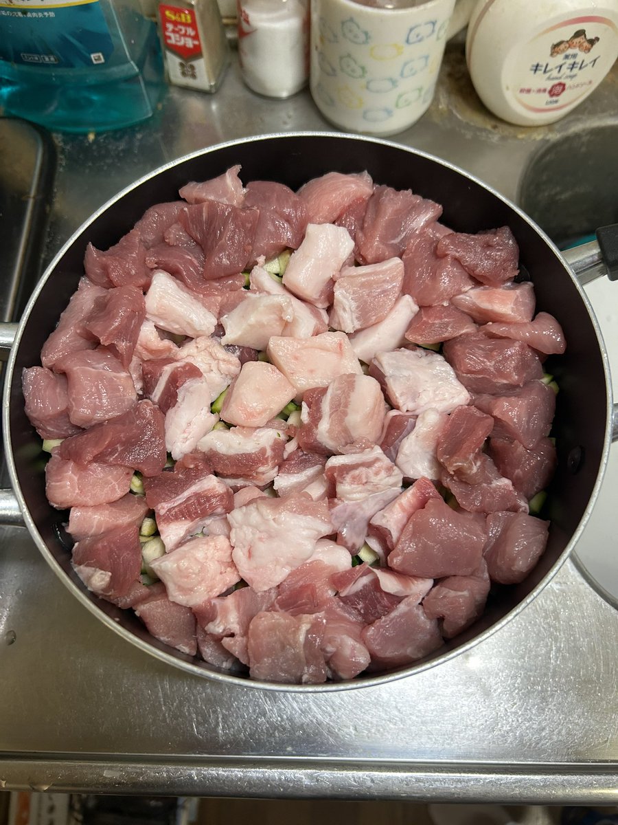 imuziokyutaka's tweet image. ２０日だよ
無水カレーをつくるよ

←これが、こうなる→

たまにで良いです
大切な人、大切だと思える誰かを思い出してあげてください

#penguindrum
#輪るピングドラム
#眞悧・愛の無水カレー