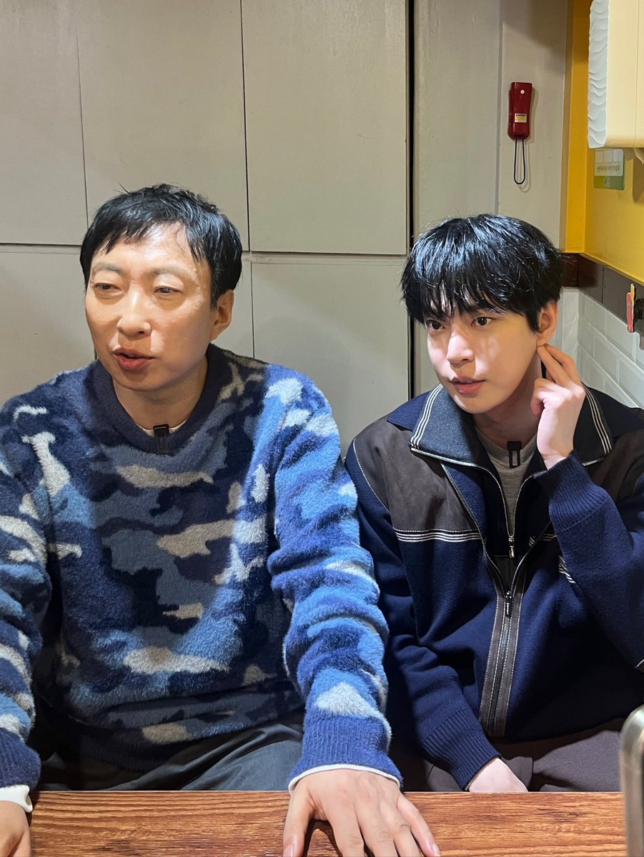 do0liking's tweet photo. 할명수 인스타그램 #도영 

명-하! 할명수가 할도영이 될뻔한 사건

<도영이가 할명수에서 잘한 일>
💚떡볶이 맛있게 먹기
💚명수보다 리뷰 잘하기
💚어르신 봉양하기
💚명수 잘 때 혼자 분량 채우기

100점 만점에 10000점 받은
투어 메이트 도영이와의 떡볶이 투어는
내일(금) 오후 5시 30분 

https://t.co/IU2VY9KhTG