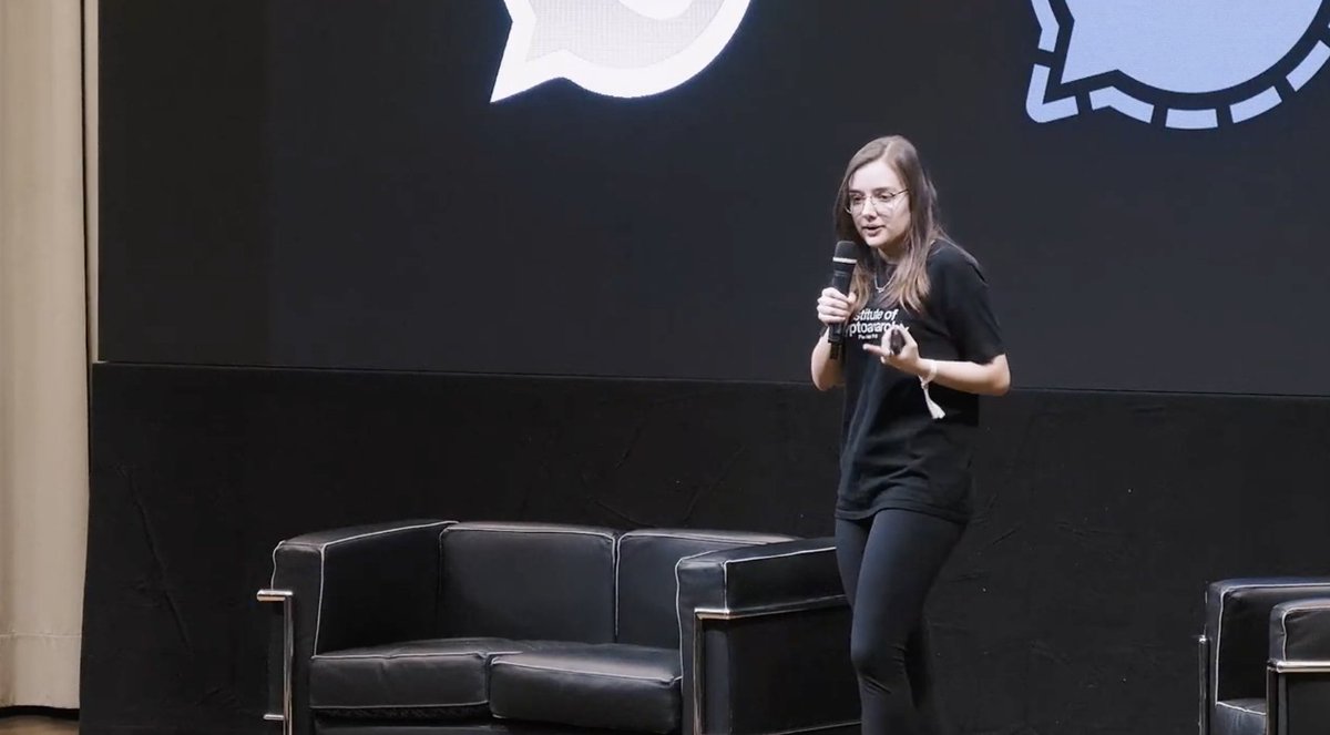 BitcareForum's tweet image. Chi controlla il futuro di Bitcoin? Al Bitcare ’25 @danielabrozzoni ci porta dentro la rete:

- Cos’è un nodo?
- Come parlano tra loro?
- Chi decide le regole e gli aggiornamenti?

Un talk per capire dove nasce (e si difende) il consenso. 🧡

FUORI ORA🎥 youtube.com/watch?v=sXDw5S…