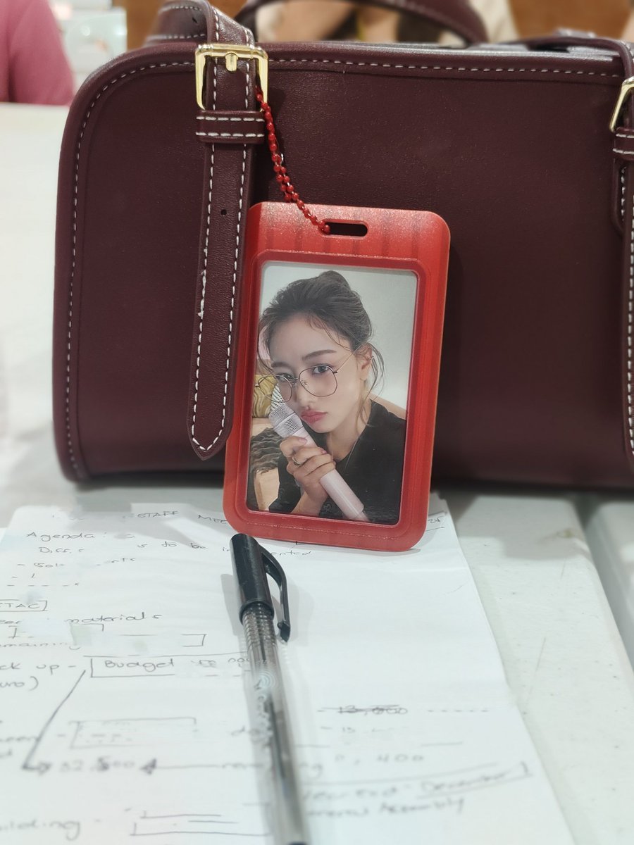 Addicted_to_Hyo's tweet image. Mag focus sa Monthly meeting ❌
Mag focus Kay Jihyo ✅
