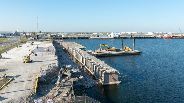 HeavyLiftPFI's tweet image. Demolition work has begun at the port of Brownsville’s Cargo Dock 3 as part of a plan to modernise the 90-year-old facility.

bit.ly/4o4QABe
 
#heavylift #projectcargo #projectlogistics #projectforwarding #logistics