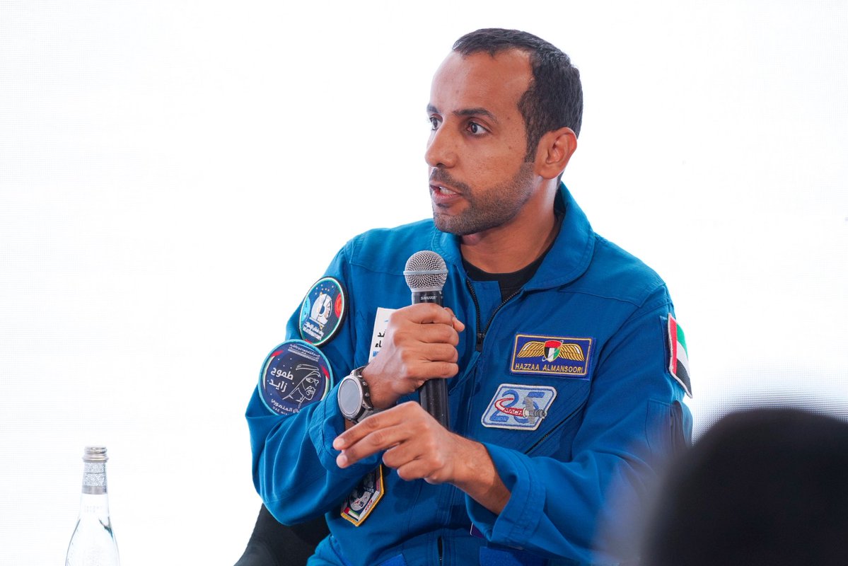 astro_hazzaa's tweet image. معرض دبي للطيران منصة عالمية للابتكار والريادة والإلهام في مستقبل الطيران والفضاء 🚀
سعدت في أول أيامه بالمشاركة في جلسة &quot;قصص من خارج الأرض&quot; مع أخي سلطان النيادي والزميل أندرياس موغنسن من وكالة الفضاء الأوروبية، حيث استعرضت تجاربي خلال مهمة &quot;طموح زايد&quot; إلى محطة الفضاء الدولية وما…