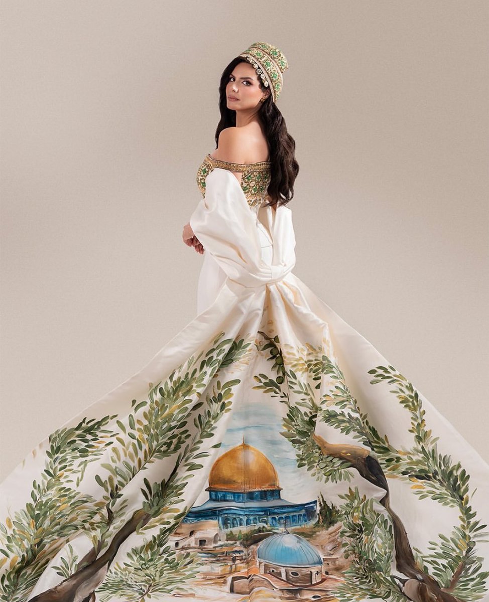 badestoutfit's tweet image. nadeen ayoub’s wearing custom neveen el kady for her debut as the first miss universe palestine. 

this gown features a shatweh-inspired crown, tatreez embroidery depicting palestinian heritage including motifs of al-aqsa mosque, the church of the holy sepulchre, olive trees, and…