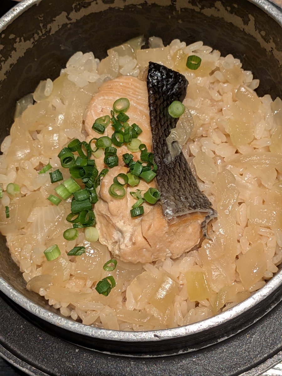 unibabibi's tweet image. 病院🏥の帰りに　ごはん
大丸札幌　OWL
秋鮭とねを玉葱の出汁釜飯
天ぷら小そば膳
前菜
平目昆布〆ｶﾙﾊﾟｯﾁｮ　杏子ﾊﾞﾀｰ
焼き茄子豆腐　落葉きのこみぞれ和え　きのことアサリのﾌﾗﾝ