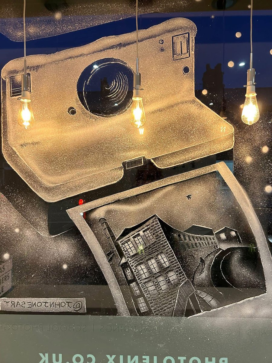 It’s snowy windows day again!

Here’s one from before…

Morning! ❄️