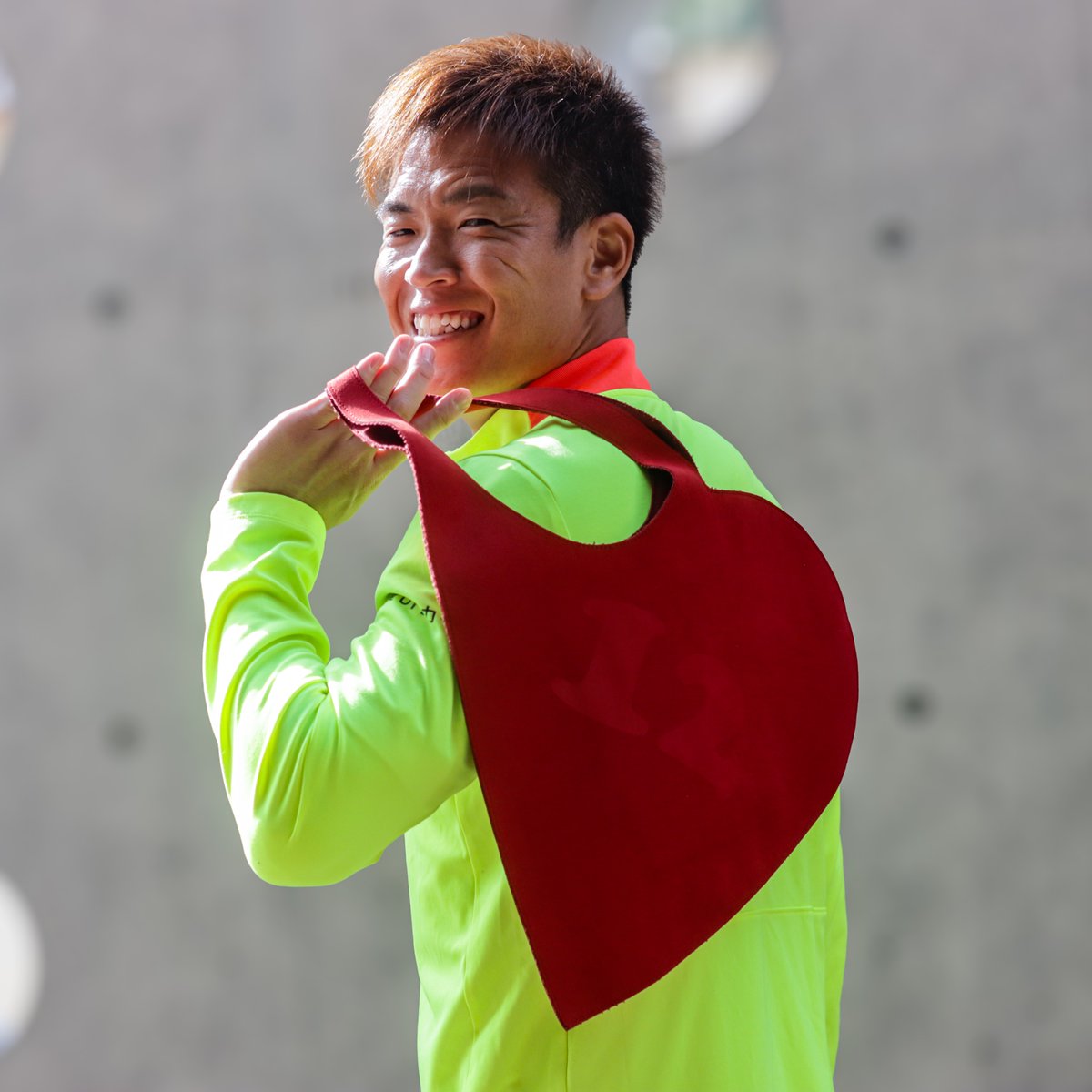 浦和レッズの守護神、西川周作選手がモデルを務めるハート12の形をした