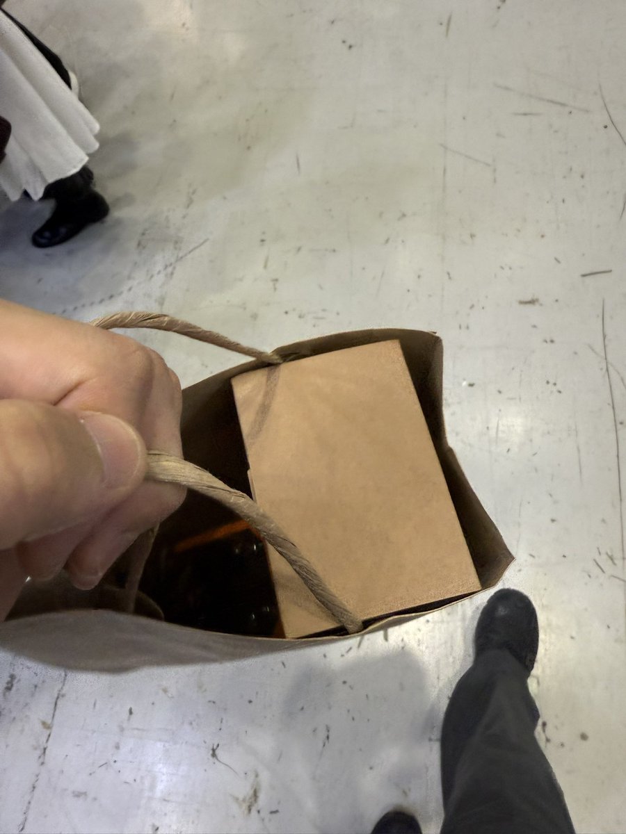 rdespressolab's tweet image. アンドレアに見せびらかしに行ったら一個持って行かれた😂