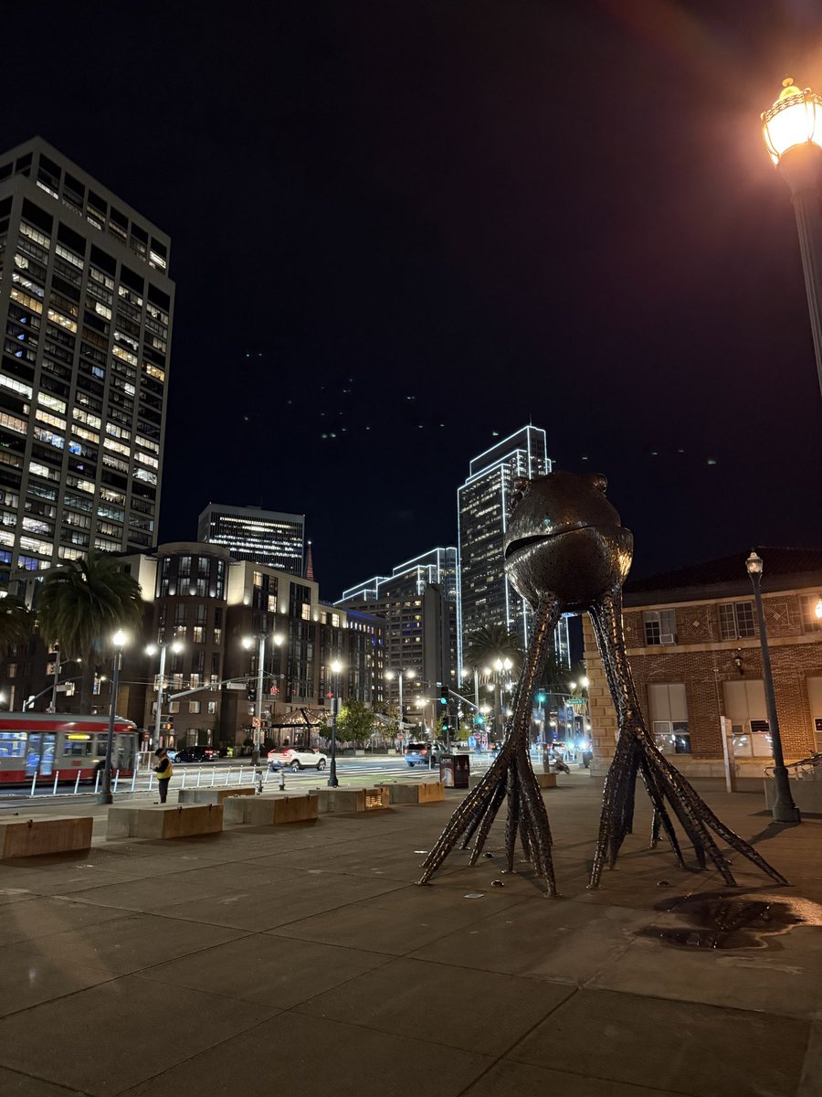 Went to an MCP meetup and they had a fucking magician performing tricks. We are so in front.