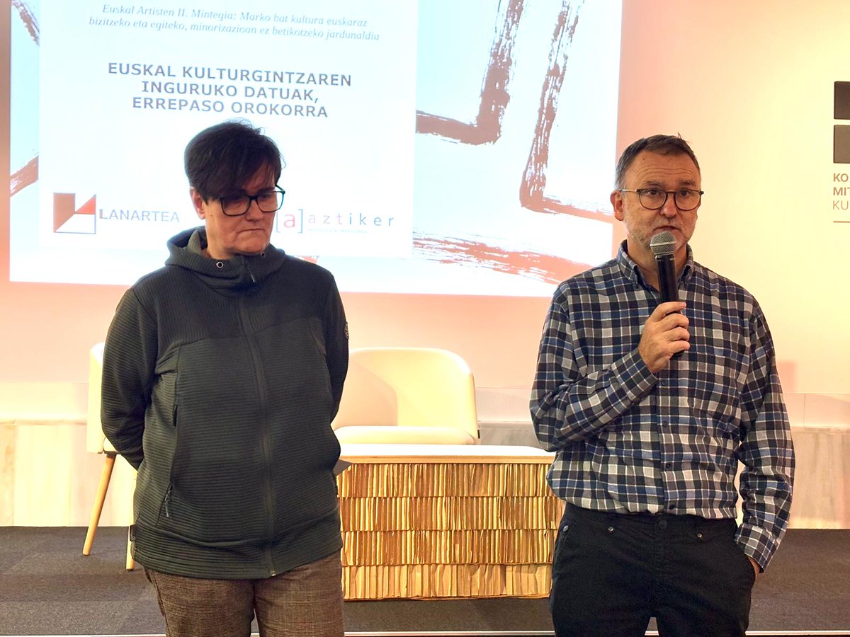 ueu_orokorra's tweet image. Euskal Artisten II. Mintegia: "Marko bat kultura euskaraz bizitzeko eta egiteko, minorizazioan ez betikotzeko" sarrera egiten ari dira Aitor Bengoetxea Alkorta UEUko zuzendaria eta Amagoia Gurrutxaga Lanarteako koordinatzailea 

ueu.eus/jarduera-akade…

#EuskalArtistenIIMintegia