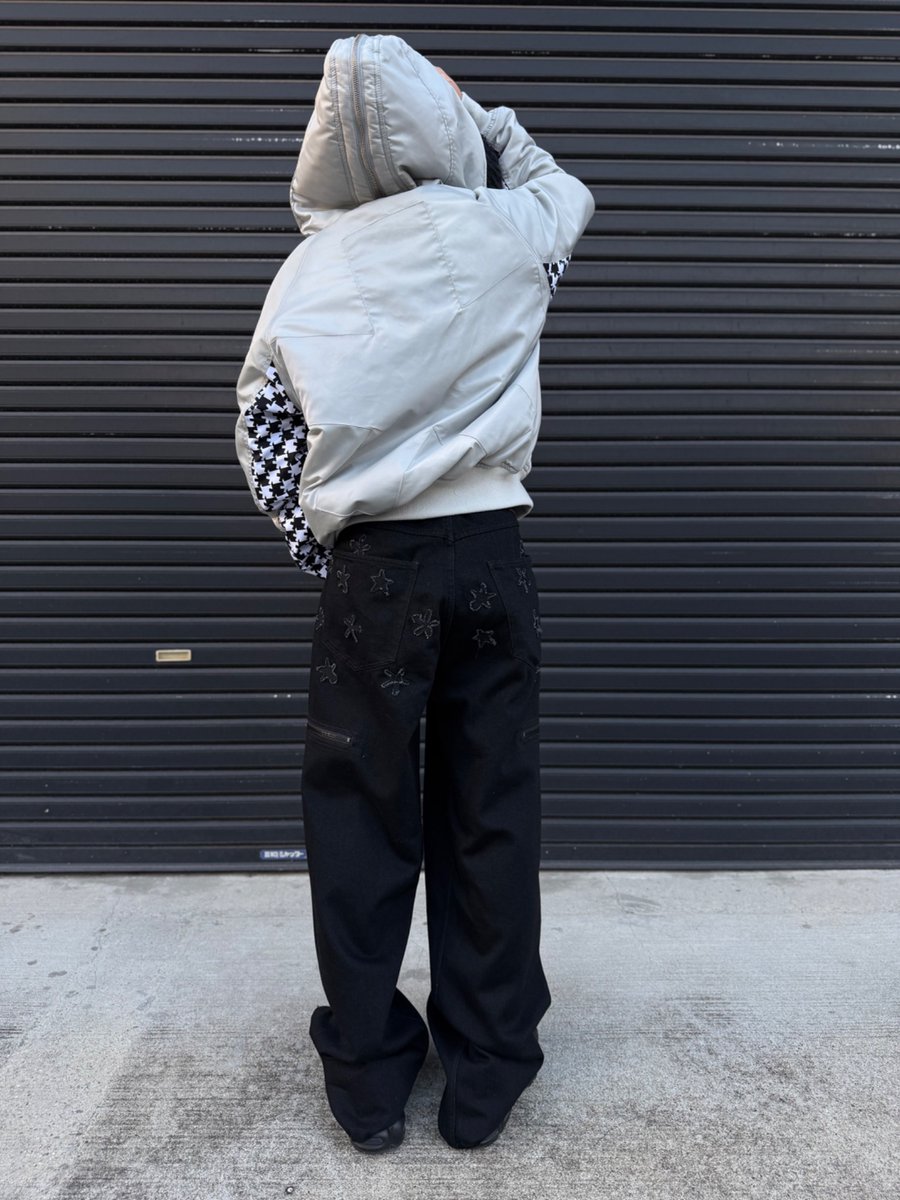 vertical_garage's tweet image. 【*p(R)ojectR®】 
2025 FALL/WINTER COLLECTION 
2025.11.21(FRI) 12:00 ON SALE

■ITEM LINE-UP
Asterisk Block Check N2B Jacket
PRICE:￥39,600
COLOR：Gray/Black
SIZE：S/M/L/XL

スタッフ身長165cm/Lサイズ

【ONLINE】
verticalgarage.jp/item/detail/1_…

#THERAMPAGE
#projectr
@therampagefext