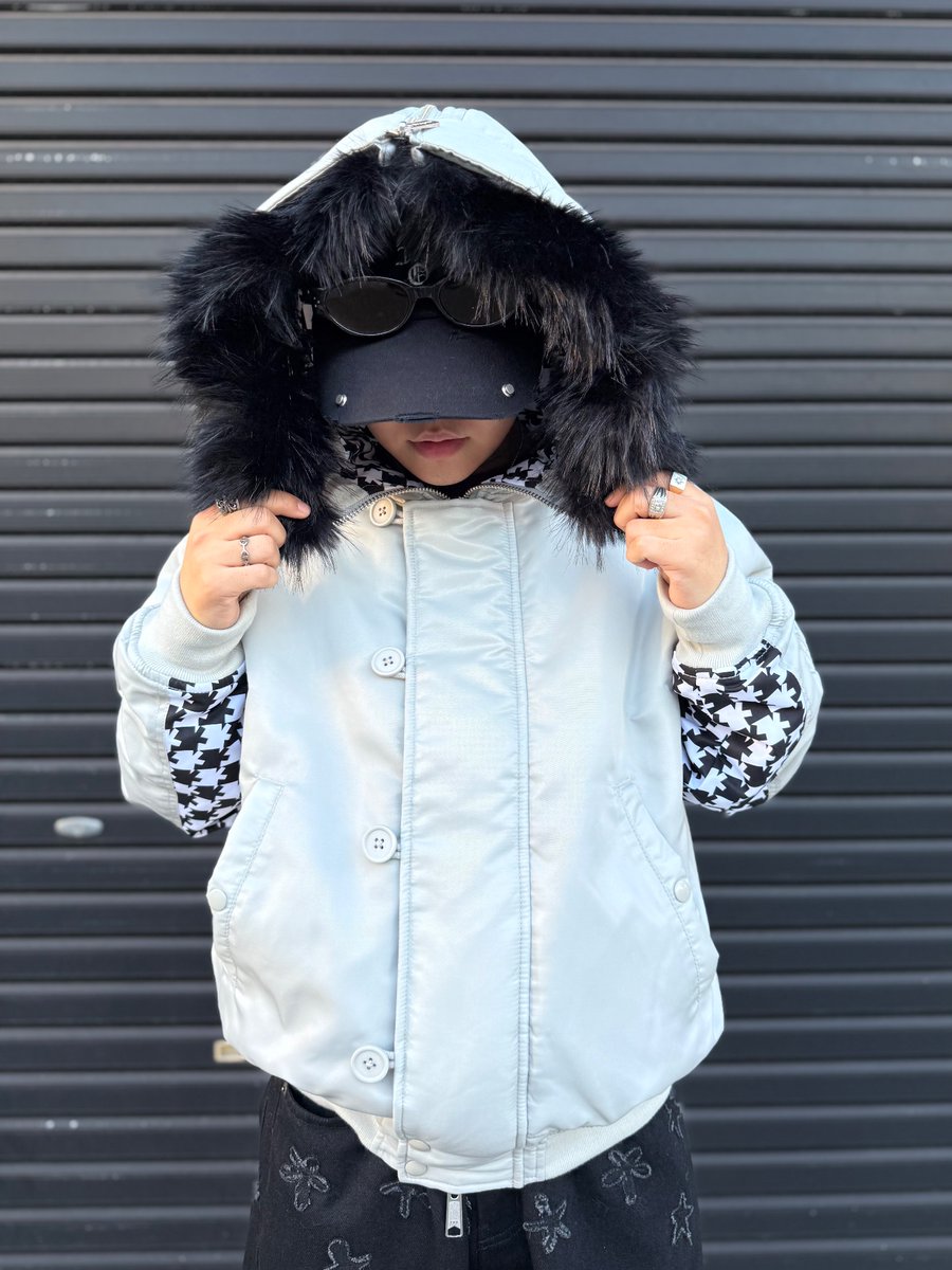 vertical_garage's tweet image. 【*p(R)ojectR®】 
2025 FALL/WINTER COLLECTION 
2025.11.21(FRI) 12:00 ON SALE

■ITEM LINE-UP
Asterisk Block Check N2B Jacket
PRICE:￥39,600
COLOR：Gray/Black
SIZE：S/M/L/XL

スタッフ身長165cm/Lサイズ

【ONLINE】
verticalgarage.jp/item/detail/1_…

#THERAMPAGE
#projectr
@therampagefext