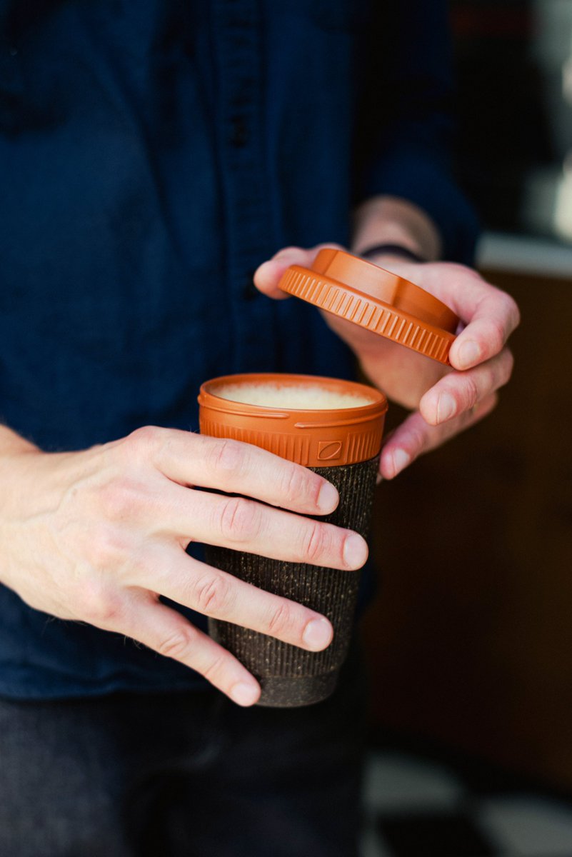 Do you know how recycled #coffee cups are made? We asked Julian Nachtigall-Lechner, the founder and CEO of Kaffeeform, a German company that produces reusable coffee cups from #recycled materials: mtpak.coffee/2025/11/how-ar…