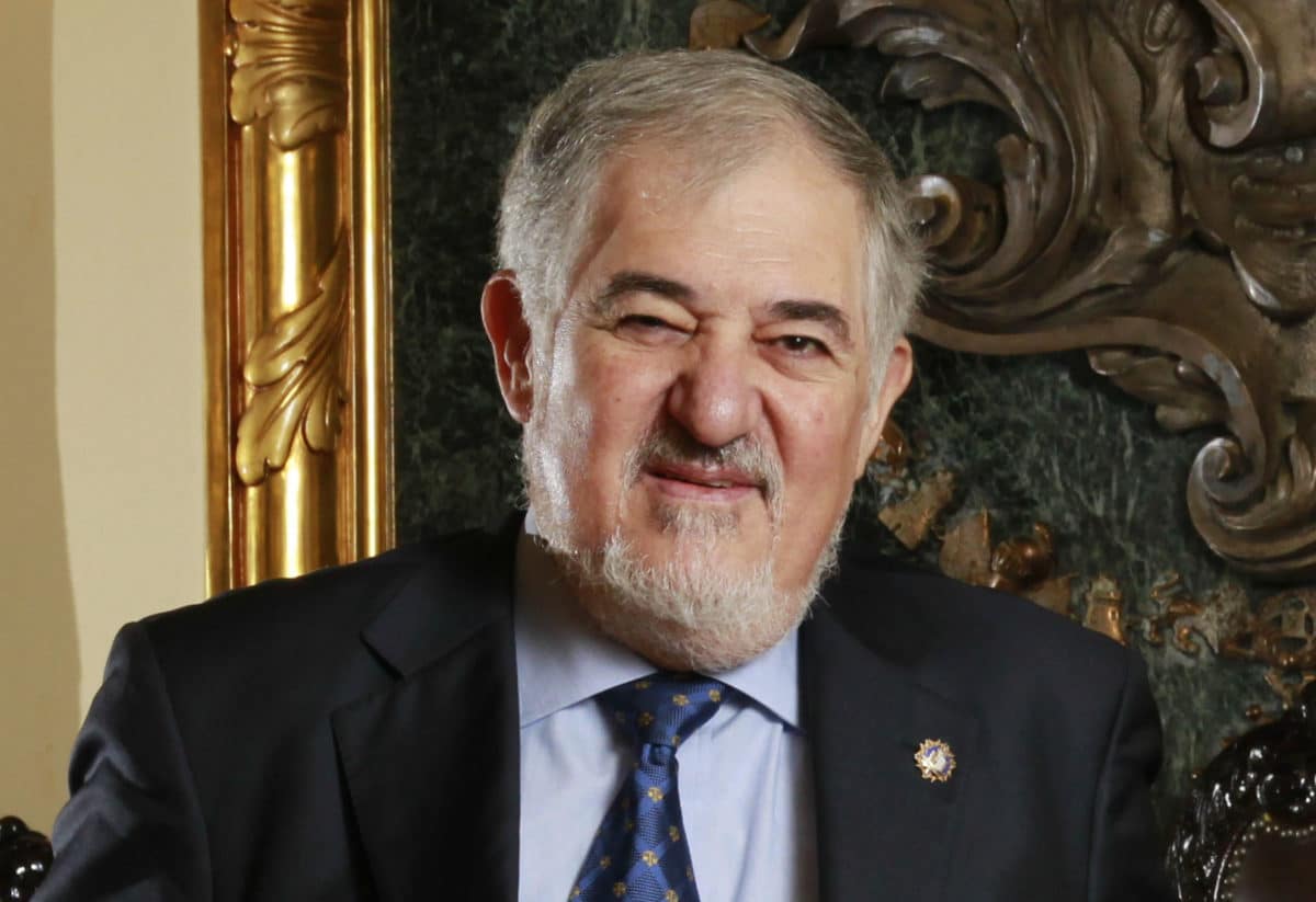 JonMendezIz's tweet image. - ¿Te has enterado, Cándido?
- Sí, amo. Me pongo con ello.