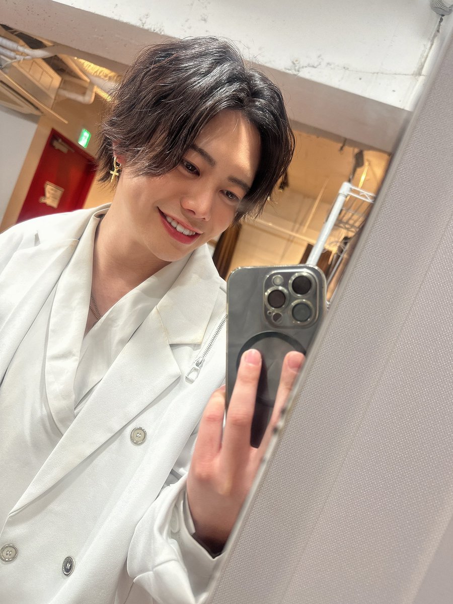 ろいびすvol.40 ありがとうございました❕

気づけば40回😳
ワンマンとかアニバーサリー入れたらもっとやってるんだよねえ🌈

長い間応援してもらえているおかげです、ありがとう😌

カバー曲も含めて感謝を伝えにいきました！！
楽しんでもらえたかな❤️‍🔥

#ロイビス