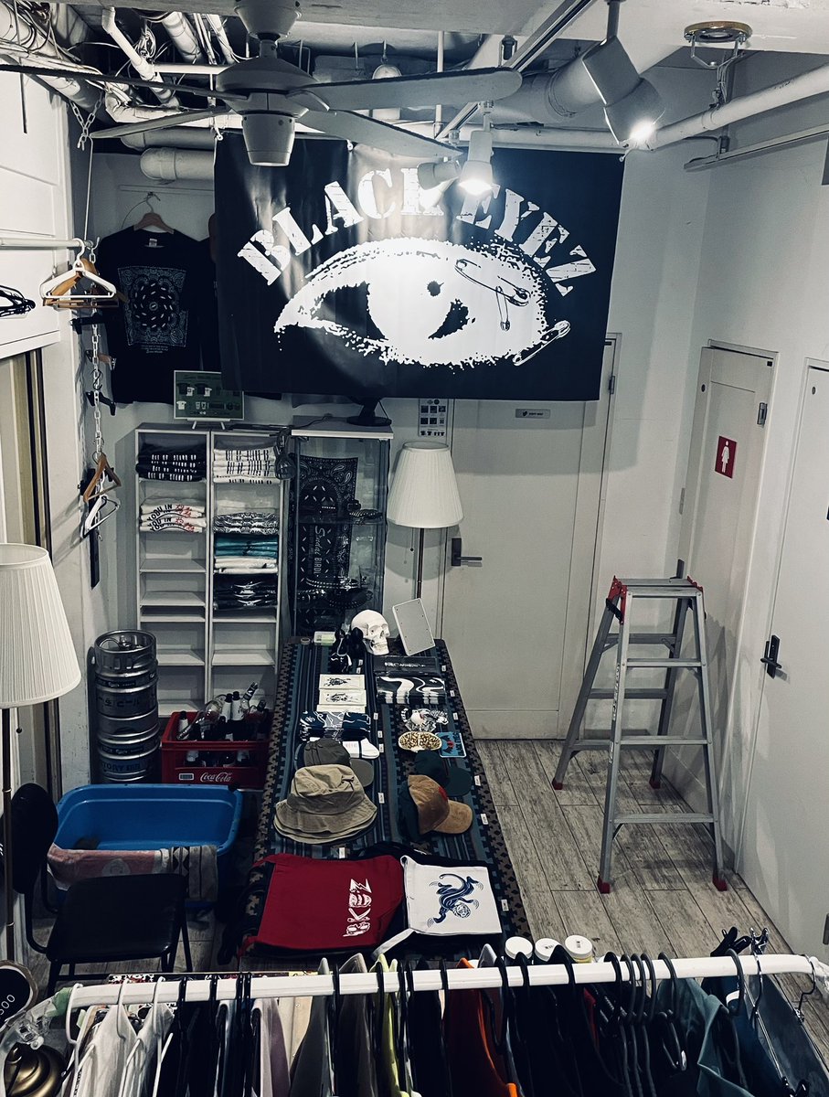 明日金曜の夜はバーランへ🕯️

販売とシルクスクリーンやります

<a href="/SENDAIBIRDLAND/">SENDAI BIRDLAND</a>