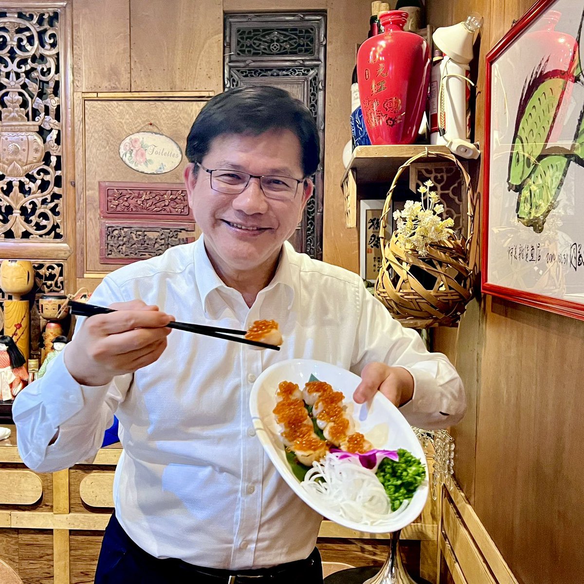 chia_lung's tweet image. 今夜は私のおごりで、職員たちの労をねぎらいました。日本産のホタテの刺身を大皿で注文して、日本を応援します

🇹🇼❤️🇯🇵