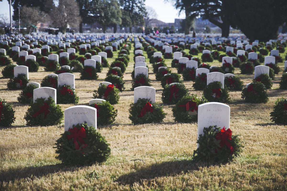A wreath to honor the legacy of every veteran.

It's not too late to sponsor a wreath for 2025!
wreathsacrossamerica.org