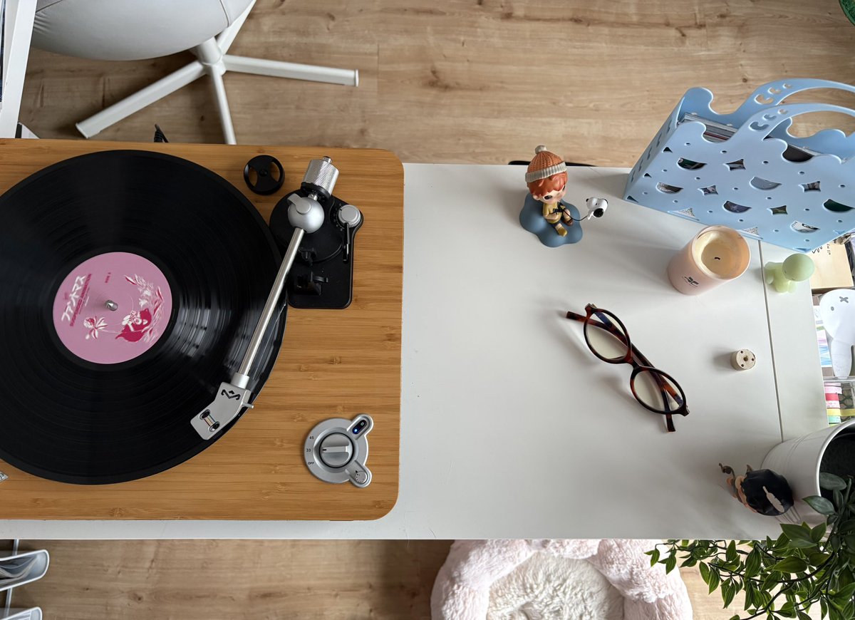 miuwillow's tweet image. little corners of my room