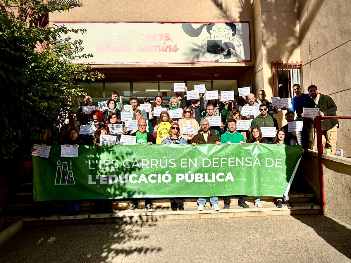 STEPV_Iv's tweet photo. El professorat valencià es mobilitza el #20N per a exigir millores en l'escola pública.

#MilloremEscolaPública

@IntersindicalV 

@GVAeducacio https://t.co/SYxY8oGPGQ