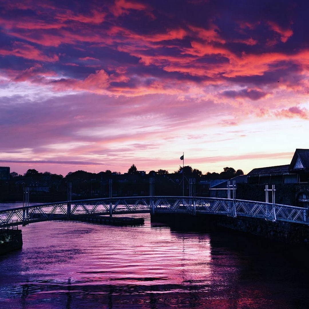 Limerick_ie's tweet image. Purple skies over the beautiful River Shannon

Phot credit: Paul Curtis

#Limerick #LimerickEdgeEmbrace #KeepDiscovering