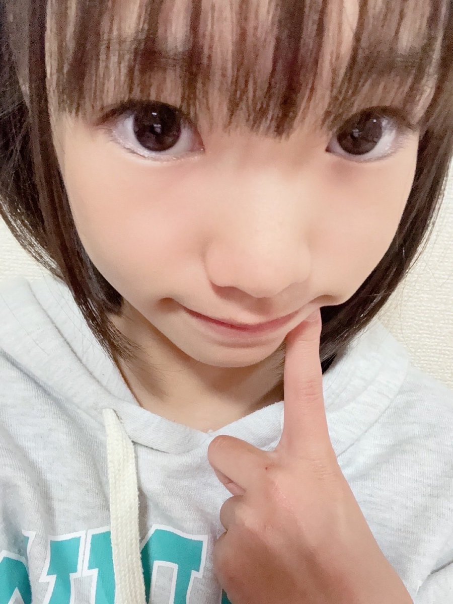 hiichan_2525's tweet image. こんばんは🐥🩷
図工の授業で紙粘土で和菓子作りが
はじまりました( ´罒`*)✧&quot;
固まるのが早すぎて大苦戦でした😱
でもめっちゃ楽しかったです😆💕

明日のSHOWROOM配信は
朝7:10～7:30までです❣️
見に来てくれたらうれしいです🩷

おやすみなさい♡

#陽彩  #ひいろ  #JS6 #撮影会Elfin