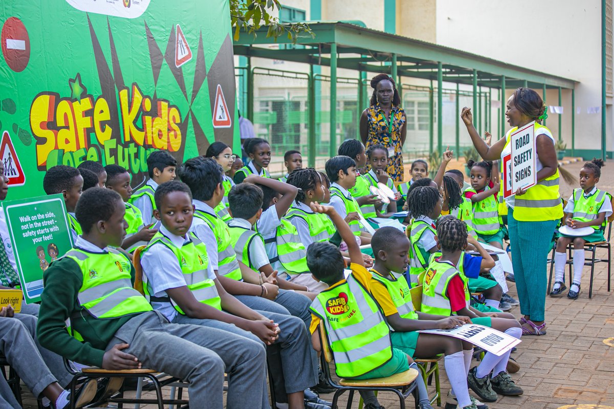 KCCAUG's tweet photo. #RoadSafety awareness is very key in reducing road crashes and saving lives. 
In partnership with @itmsug, @MoWT_Uganda and Traffic @PoliceUg, we have amplified our efforts by extending the Safe Kids Safe Future campaign to more schools in the City.

Today, we visited Aga Khan School where we had an interactive session with the pupils on road safety, the DOs and DONTs on the road, road signage, helmet and reflector usage and more.
#ForABetterCity