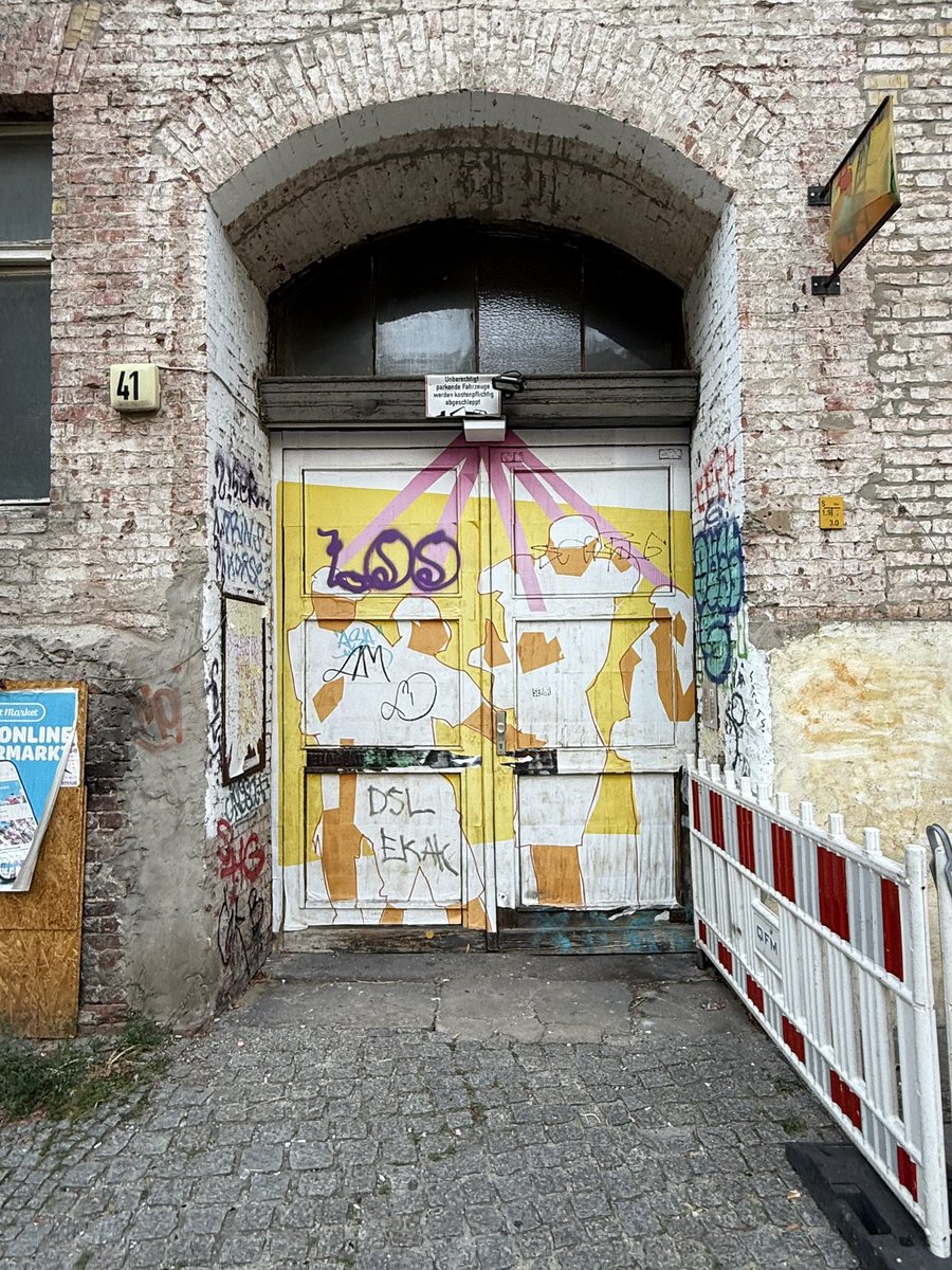 course8cheduler's tweet image. #AlphabetChallenge #WeekUforUnloved 
#AdoorableThursday #NoContextDoors