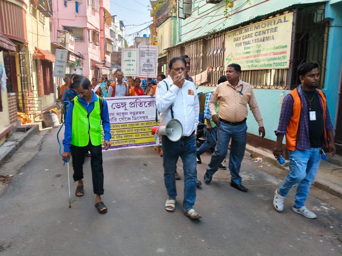 kmc_kolkata's tweet image. A few pictures of the frontline workers of the Vector Control Team on duty at Ward 82, Borough IX

#VectorControlByKMC #KMConDuty