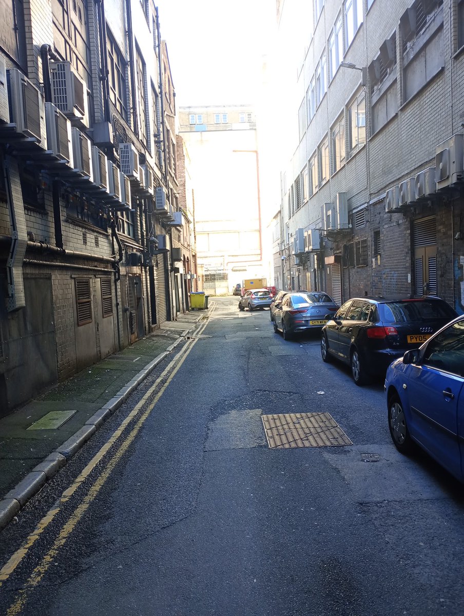 Southdoncosmos's tweet image. After attending a training session in #liverpoolcitycentre , I visited the #infamous #brooksalley to be transported via a #timeslip to a time in the past 🌌🌠 sadly that never happened @ellibin @sawatkiss @alanmc1967 @SteveMcGrory2 @pop_society @Elizabeth241072 @JayneMoobs