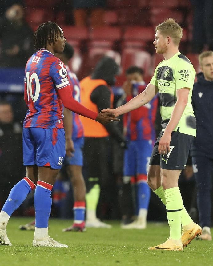 cityreport_'s tweet image. Eberechi Eze asked his toughest Premier League opponent: “I&apos;m gonna say [Kevin] De Bruyne, you know. 

To play the way he was playing, to do the things that he was doing for that amount of time… yeah, not easy. You can tell that he&apos;s a high-level thinker. These are the type of…