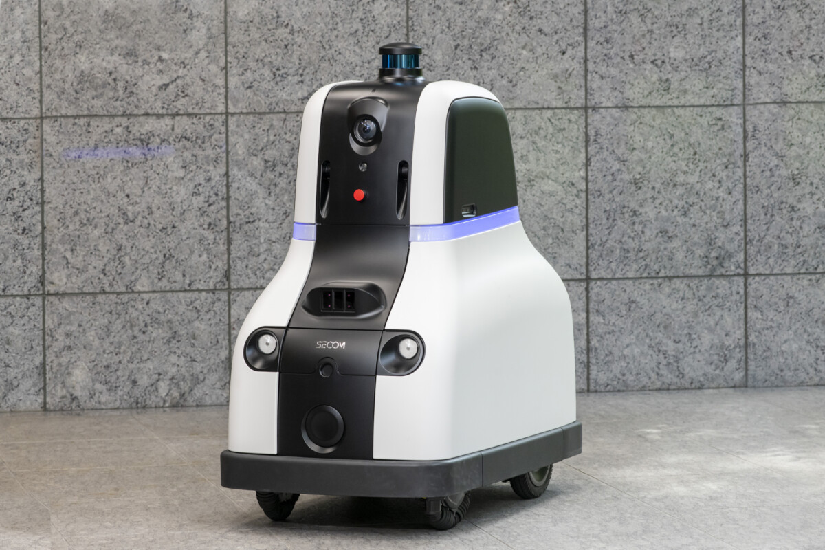 hamakkonagon's tweet image. This is the first public road test of a remote-controlled security robot in Kyoto Prefecture.
#Kyoto #Tech #SecurityRobot