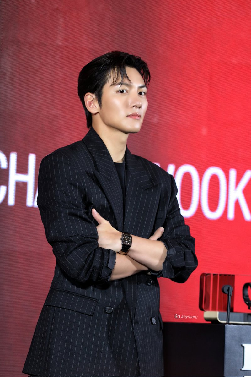 หล่อทุกมุม หล่อทุกองศาจริงๆ Global Brand Ambassador จีชางอุค (Ji Chang-wook) จาก Rado 

#RadoThailand 
#RadoxJCW
#Feelit #centralwOrld
#JiChangWook #จีชางอุค 
#지창욱 #조각도시