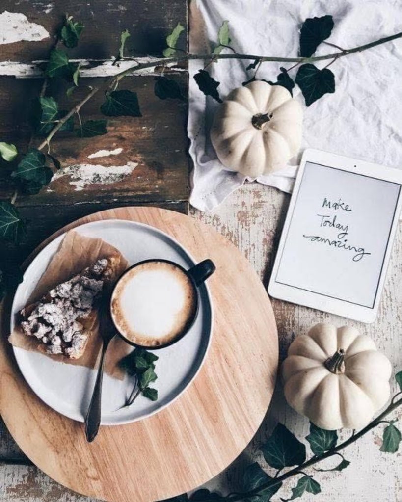 “El momento en que nos
levantamos por la mañana,
podemos pensar que es el
mejor día y que nos va a 
traer solo cosas buenas y
si no, mañana amanecemos
con la misma esperanza”
#FelizJueves 🌸🍃