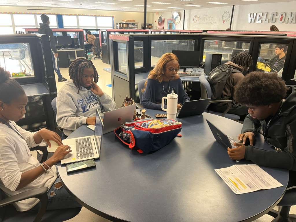 PureSipVE's tweet photo. Sneak peek into PureSip HQ ๐๐ง
Where ideas flow, teamwork shines, and the hustle never stops #PureSip
#BehindTheScenes
#StudentCompany
#YoungEntrepreneurs
#InnovationInProgress
#VSCompany
#TeamworkInAction https://t.co/o7CG9oY1ly