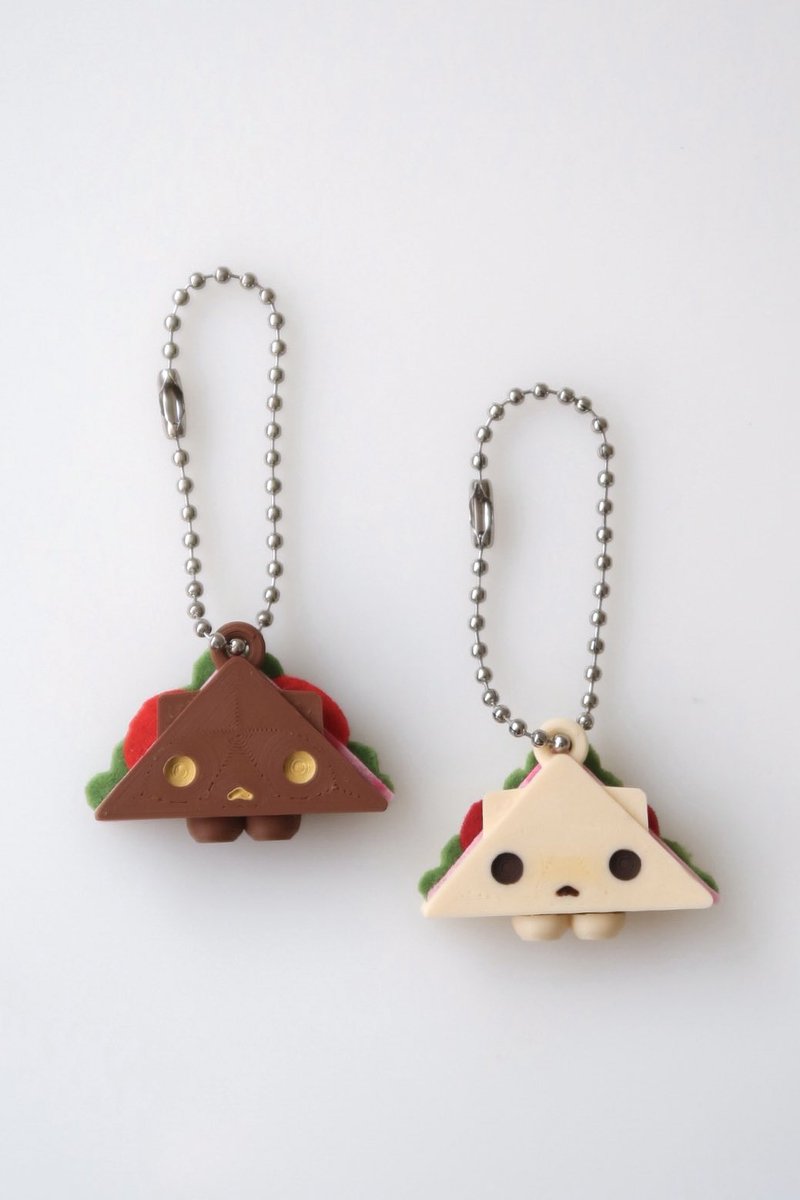 kezimvillage's tweet image. 콜라보 키링 메론빵과 바짝 타버린 샌드위치도 굽고 있어요 🥪
곧 닷닷닷 다른 신제품들도 데려오겠습니다!