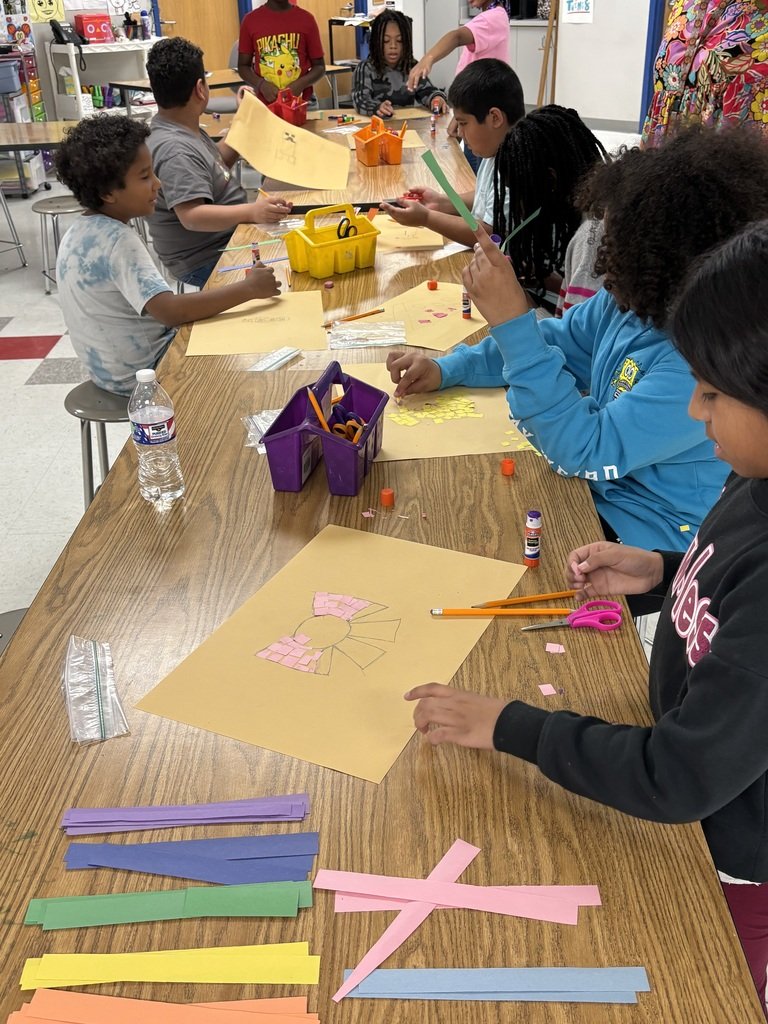 Artists <a href="/sunnyheightsele/">Sunny Heights Elem</a> showing their Master Maker skills as they work on mosaics! #WarrenWill #OURHeights